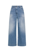 Laden Sie das Bild in den Galerie-Viewer, Hose cropped in Denim von NIU
