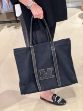 Laden Sie das Bild in den Galerie-Viewer, Shopper von MaxMara  in Schwarz
