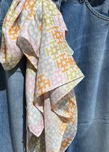 Laden Sie das Bild in den Galerie-Viewer, Seidentuch ALKINICKI von HEMISPHERE Cashmere
