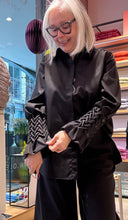 Laden Sie das Bild in den Galerie-Viewer, Bluse MALOU von ARMARGENTUM in schwarz
