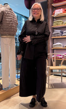 Laden Sie das Bild in den Galerie-Viewer, Bluse MALOU von ARMARGENTUM in schwarz
