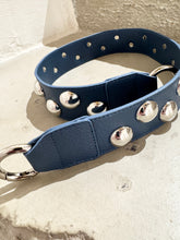 Laden Sie das Bild in den Galerie-Viewer, Tiefenbacher Lehmann Set Moon bag + Strap Berlin bubbles Nieten
