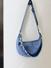 Laden Sie das Bild in den Galerie-Viewer, Tiefenbacher Lehmann Set Moon bag + Strap Berlin bubbles Nieten
