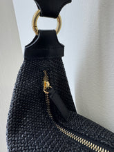 Laden Sie das Bild in den Galerie-Viewer, Tiefenbacher Lehmann Moonbag Raffia in Schwarz
