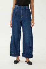 Laden Sie das Bild in den Galerie-Viewer, Weit geschnittene Barrel Jeans
