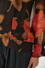 Laden Sie das Bild in den Galerie-Viewer, Seidenbluse mit Flowerprint und Colorblocking
