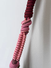 Laden Sie das Bild in den Galerie-Viewer, Setpreis - Tiefenbacher Lehmann Tasche midi Brioche + Barcelona Strap in der Farbe Burgundy
