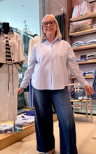 Laden Sie das Bild in den Galerie-Viewer, Narcisa Bluse WILMA mit Streifen blau und weiß
