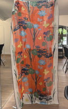 Laden Sie das Bild in den Galerie-Viewer, ÉPICE Stole PS2650 Waterlilies der Farbe Orange
