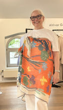 Laden Sie das Bild in den Galerie-Viewer, ÉPICE Stole PS2650 Waterlilies der Farbe Orange
