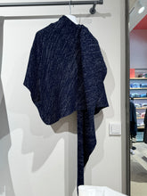 Laden Sie das Bild in den Galerie-Viewer, Dreieckstuch aus Cashmere mit Lurexfäden von  Petit Calin in Marineblau/Silber
