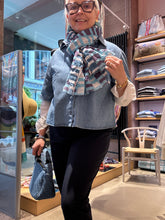 Laden Sie das Bild in den Galerie-Viewer, Épice Tuch Style 2453 in der Farbe Aqua

