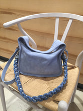 Laden Sie das Bild in den Galerie-Viewer, TIEFENBACHER LEHMANN  Makramee Strap CHICAGO  short in fairy blue
