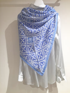 Friendly Hunting  Triangle scarf- Print Eyes of Marrakesh