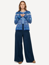 Laden Sie das Bild in den Galerie-Viewer, Neue Farbstellung! Oleana Flower and flounce Cardigan in Light blue
