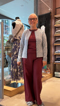 Laden Sie das Bild in den Galerie-Viewer, NIU Hose Bojan in der Farbe Mangostano/Burgundy

