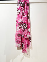 Laden Sie das Bild in den Galerie-Viewer, Hemisphere Schal Inke in Pink
