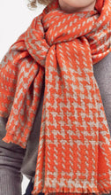 Laden Sie das Bild in den Galerie-Viewer, Épice Tuch Tweed Check in der Farbe Flame
