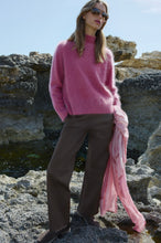 Laden Sie das Bild in den Galerie-Viewer, HEMISPHERE Cashmere Pullover in der Farbe Indian red
