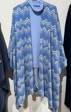 Laden Sie das Bild in den Galerie-Viewer, Neu! Cape mit Weave print von HEMISPHERE Cashmere
