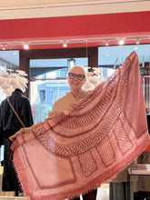 Laden Sie das Bild in den Galerie-Viewer, HEMISPHERE Cashmere Tuch PRIA
