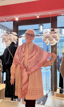 Laden Sie das Bild in den Galerie-Viewer, HEMISPHERE Cashmere Tuch PRIA
