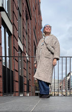 Laden Sie das Bild in den Galerie-Viewer, HEMISPHERE Cashmere Strickmantel
