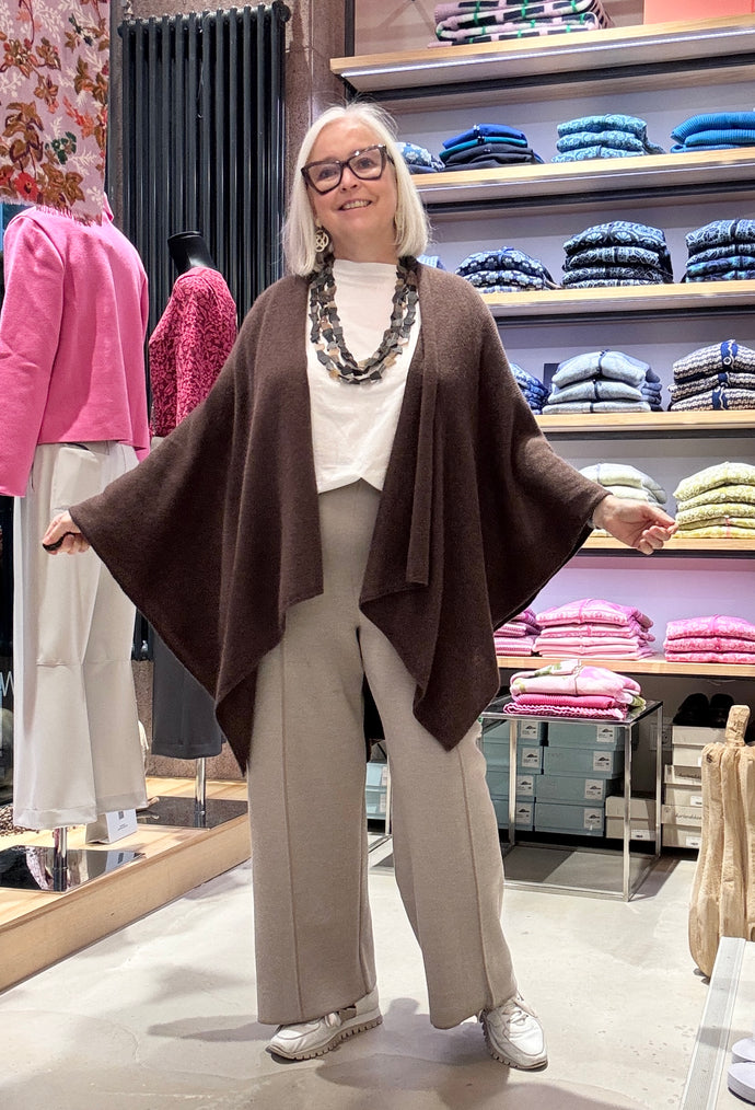 Cashmere Cape von Petit Calin in der Farbe Kastanie