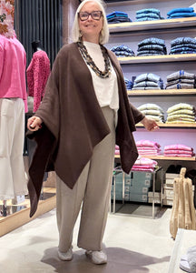 Cashmere Cape von Petit Calin in der Farbe Kastanie