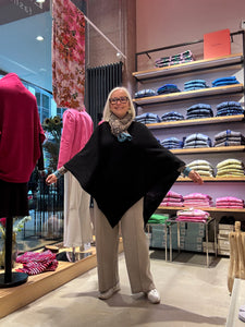 Cashmere Poncho in Schwarz