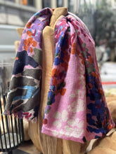 Laden Sie das Bild in den Galerie-Viewer, Épice Schal SW2681 in Rosa
