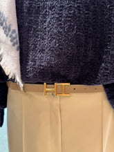 Laden Sie das Bild in den Galerie-Viewer, HEMISPHERE Cashmere Gürtel Saffiano Leder in Graubeige
