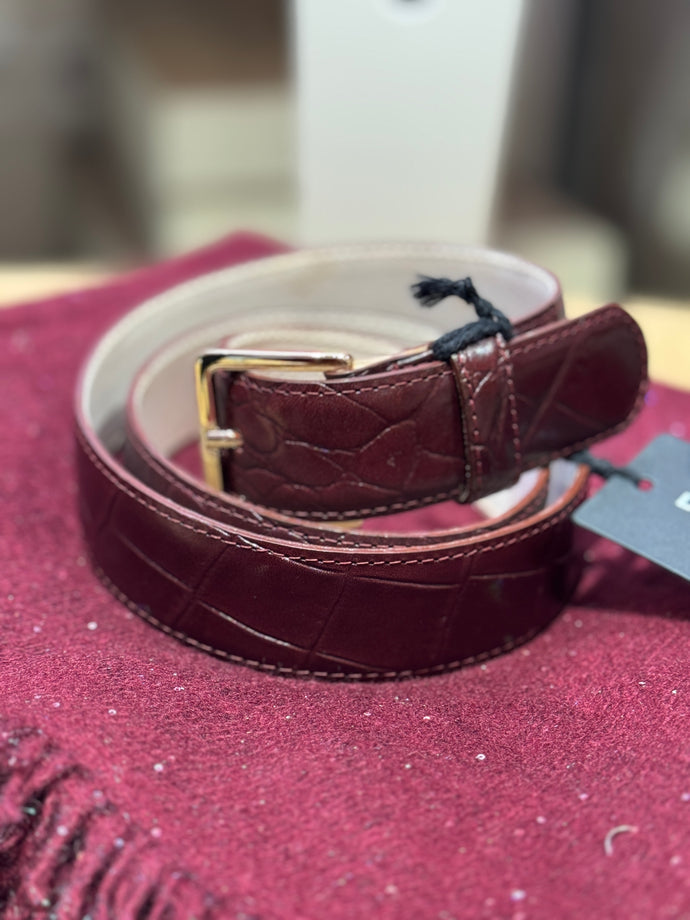 LINDA NEIBER  Formgürtel in Kroko Optik in Bordeaux