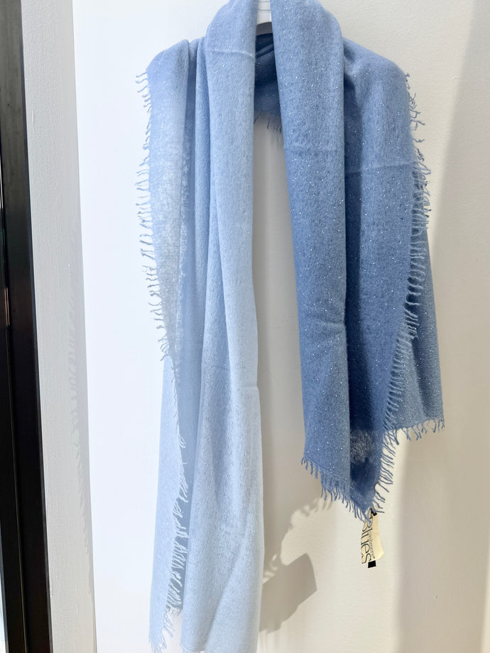 Schal aus Kashmir von Cashmere Blues mit kleinen Pailletten in Blauschattierungen