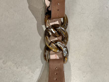 Laden Sie das Bild in den Galerie-Viewer, LINDA NEIBER  Formgürtel mit Schließe aus Acryl in der Farbe birch-taupe
