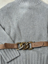 Laden Sie das Bild in den Galerie-Viewer, LINDA NEIBER  Formgürtel mit Schließe aus Acryl in der Farbe birch-taupe
