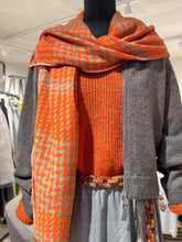 Laden Sie das Bild in den Galerie-Viewer, Épice Tuch Tweed Check in der Farbe Flame
