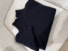Laden Sie das Bild in den Galerie-Viewer, Strickpullover von OSCALITO
