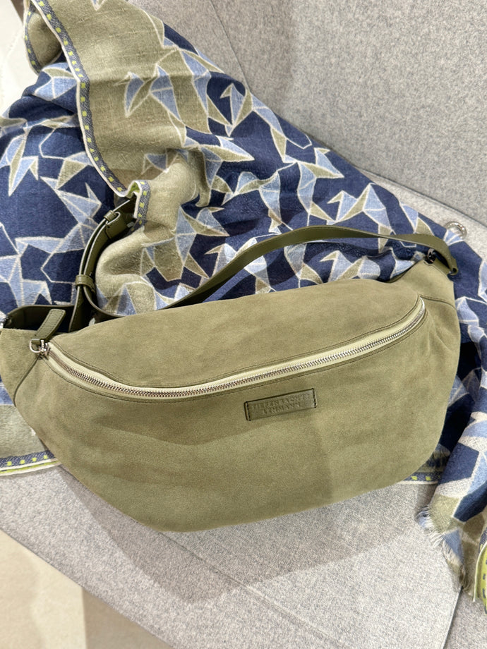 TIEFENBACHER LEHMANN HIP BAG maxi in Veloursleder in der Farbe Bamboo mit Silber