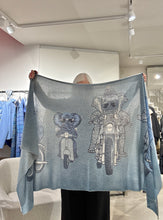 Laden Sie das Bild in den Galerie-Viewer, Hemisphere Strickschal NANGKNIT in Blau
