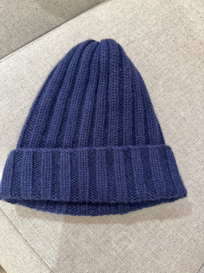 Mütze mit Rippenmuster in Kaschmir von Petit Calin in der Farbe Navy