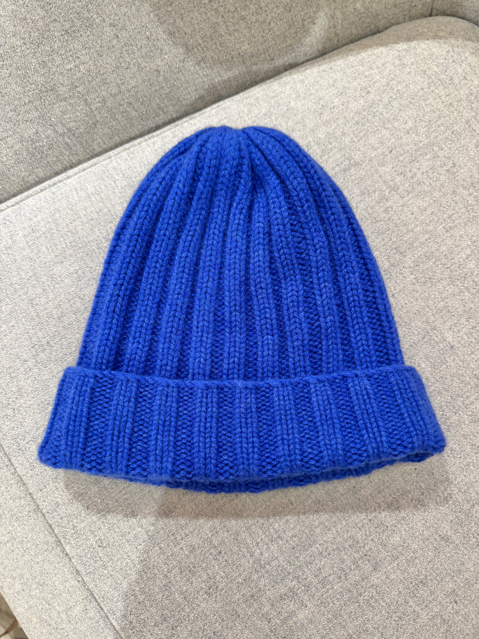 Mütze mit Rippenmuster in Kaschmir von Petit Calin in der Farbe Majolica