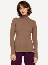 Laden Sie das Bild in den Galerie-Viewer, Neue Farbe HW24! Oleana Prima palette Pullover in der Farbe Taupe
