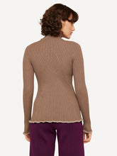 Laden Sie das Bild in den Galerie-Viewer, Neue Farbe HW24! Oleana Prima palette Pullover in der Farbe Taupe
