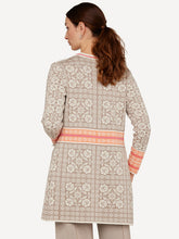 Laden Sie das Bild in den Galerie-Viewer, Oleana Cardigan Oksana Lang in Beige und Creme
