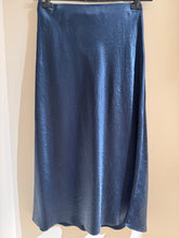 Laden Sie das Bild in den Galerie-Viewer, MM by MaxMara Rock in Acetat
