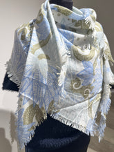 Laden Sie das Bild in den Galerie-Viewer, HEMISPHERE Dreieckstuch INKE-CWFT
