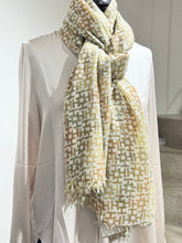 Laden Sie das Bild in den Galerie-Viewer, Hemisphere Schal ALKI-F  in Naturtönen
