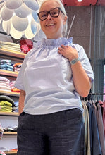 Laden Sie das Bild in den Galerie-Viewer, NARCISA Bluse NAANI in Streifen blau und weiß
