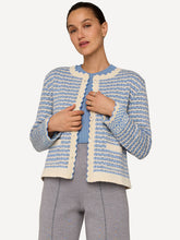 Laden Sie das Bild in den Galerie-Viewer, Oleana Cardigan Design Sigrid in Hellblau
